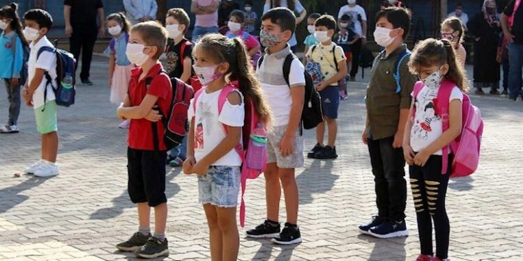 Okullar yarın açılıyor