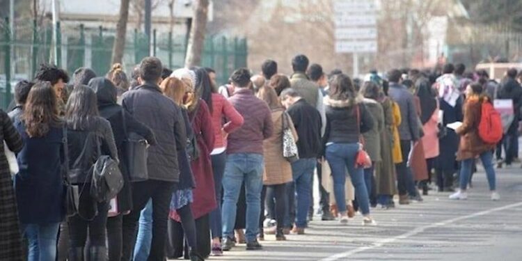 DİSK-AR: Geniş tanımlı işsiz sayısı 8,5 milyon kişiye yükseldi