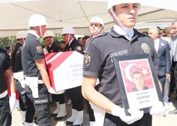 Kaza kurşunuyla vefat eden polis memuru Kenan Baş son yolculuğuna uğurlandı